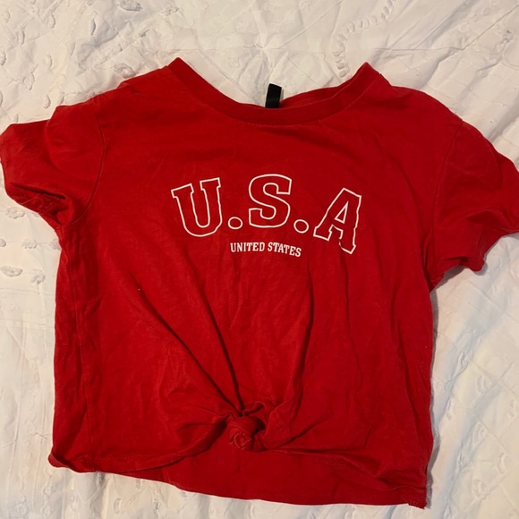 H&M Tops - USA cropped graphic tee